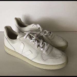 Veja Low Top Leather Tennis Sneakers White US 9